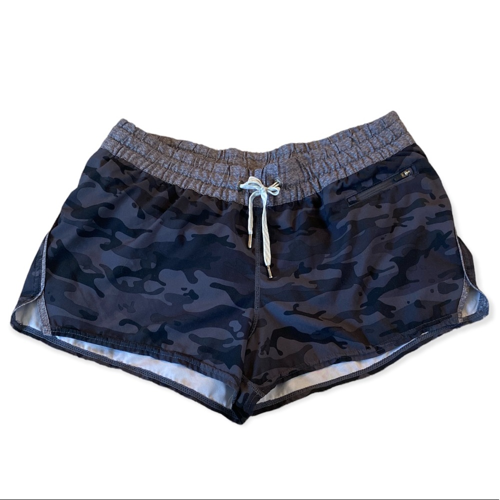 Vuori Camo Shorts